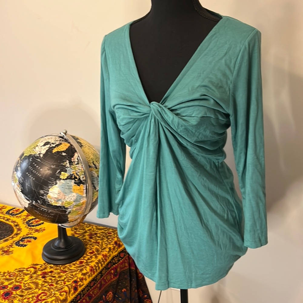 Pretty Karen Kane top!